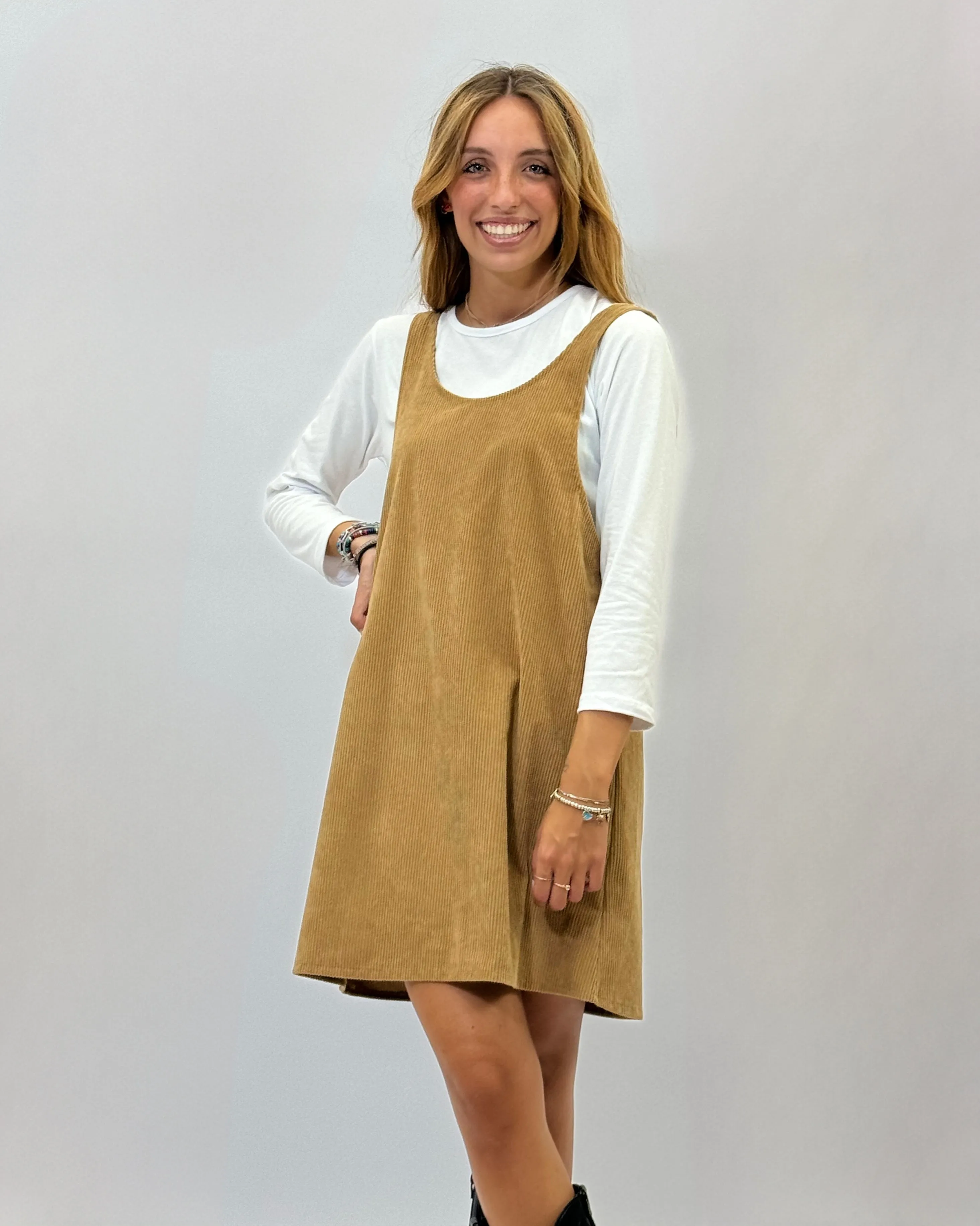 Abito con salopette in suede
