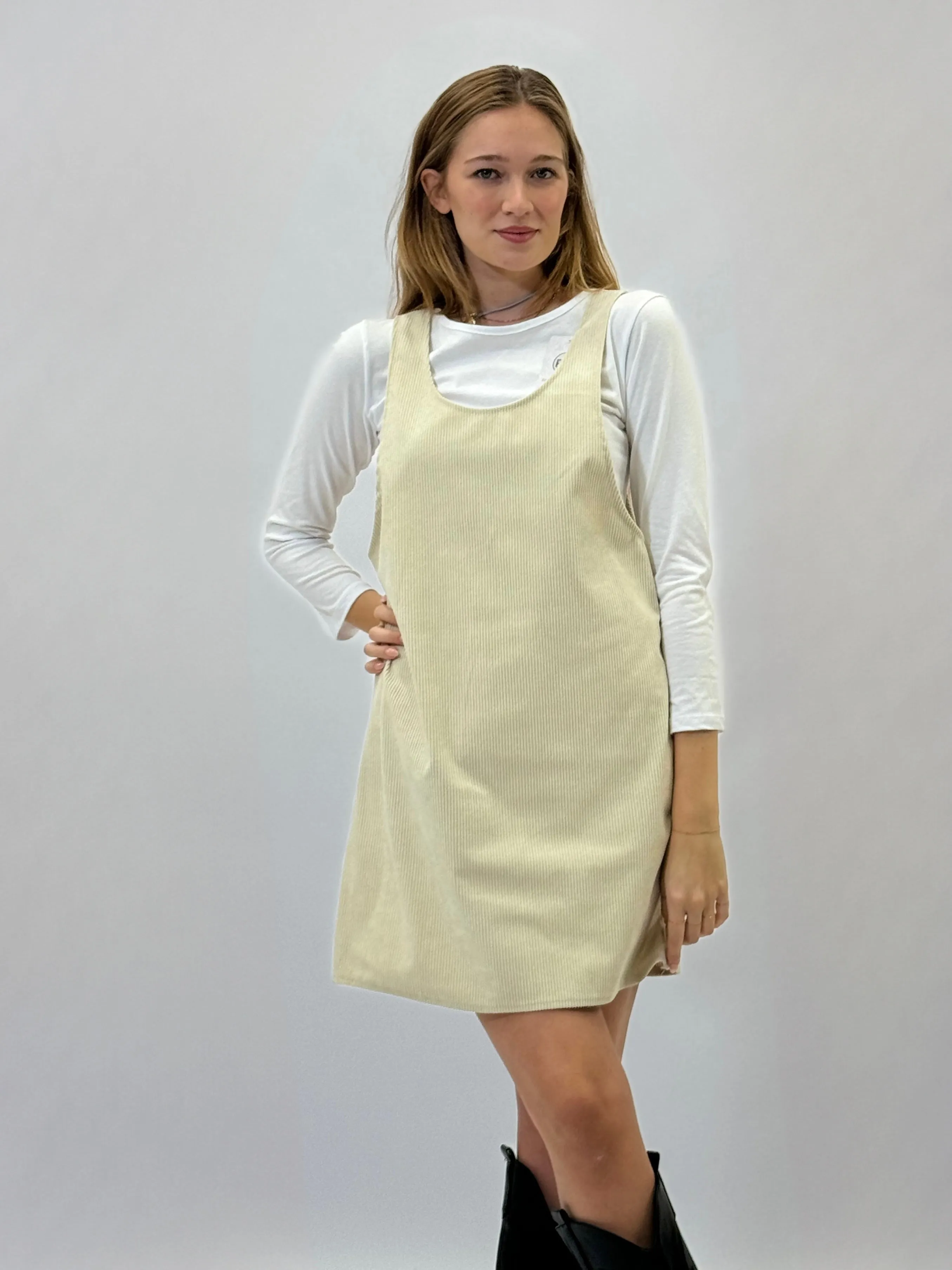 Abito con salopette in suede