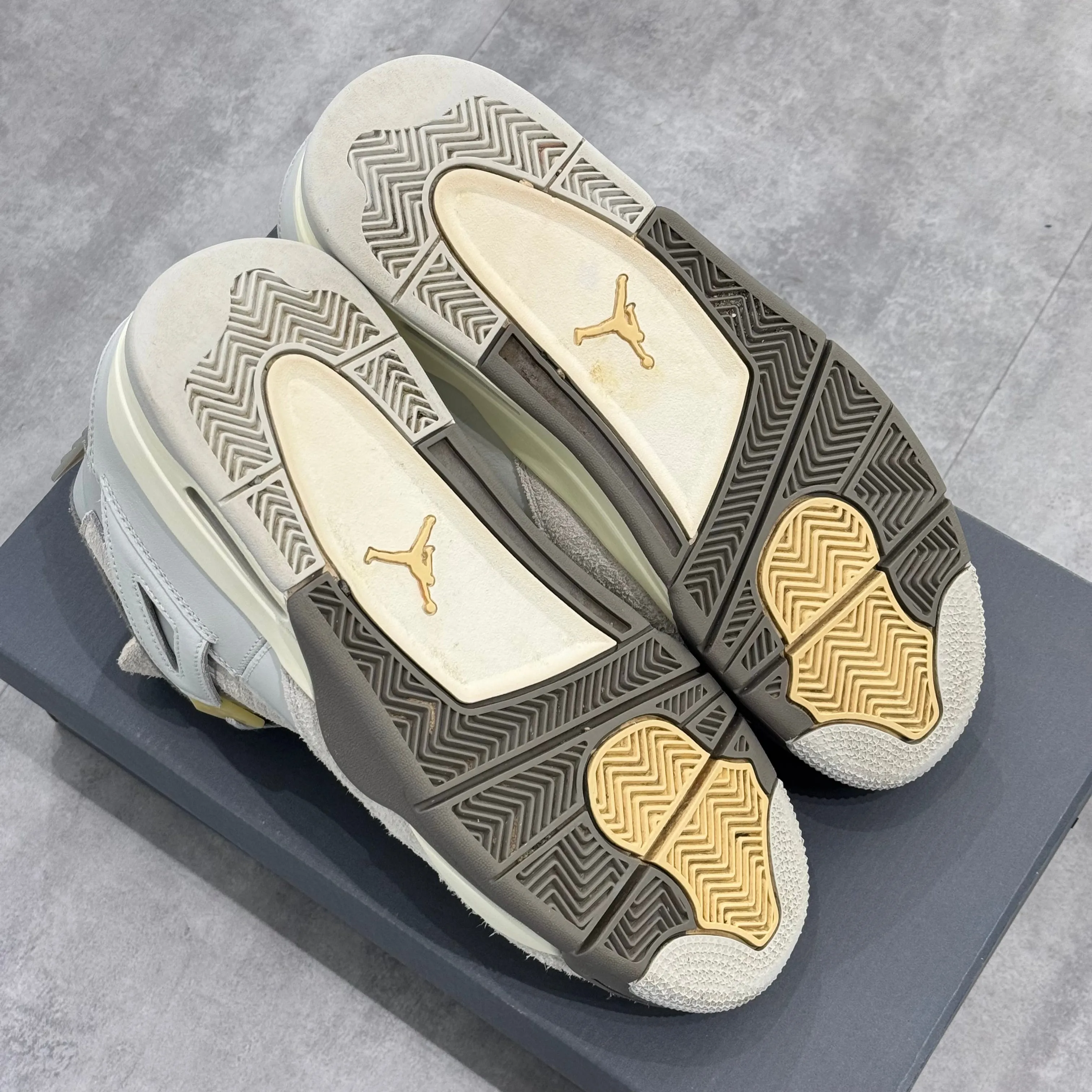 Air Jordan 4 SE Craft Photon Dust (44) - Usado