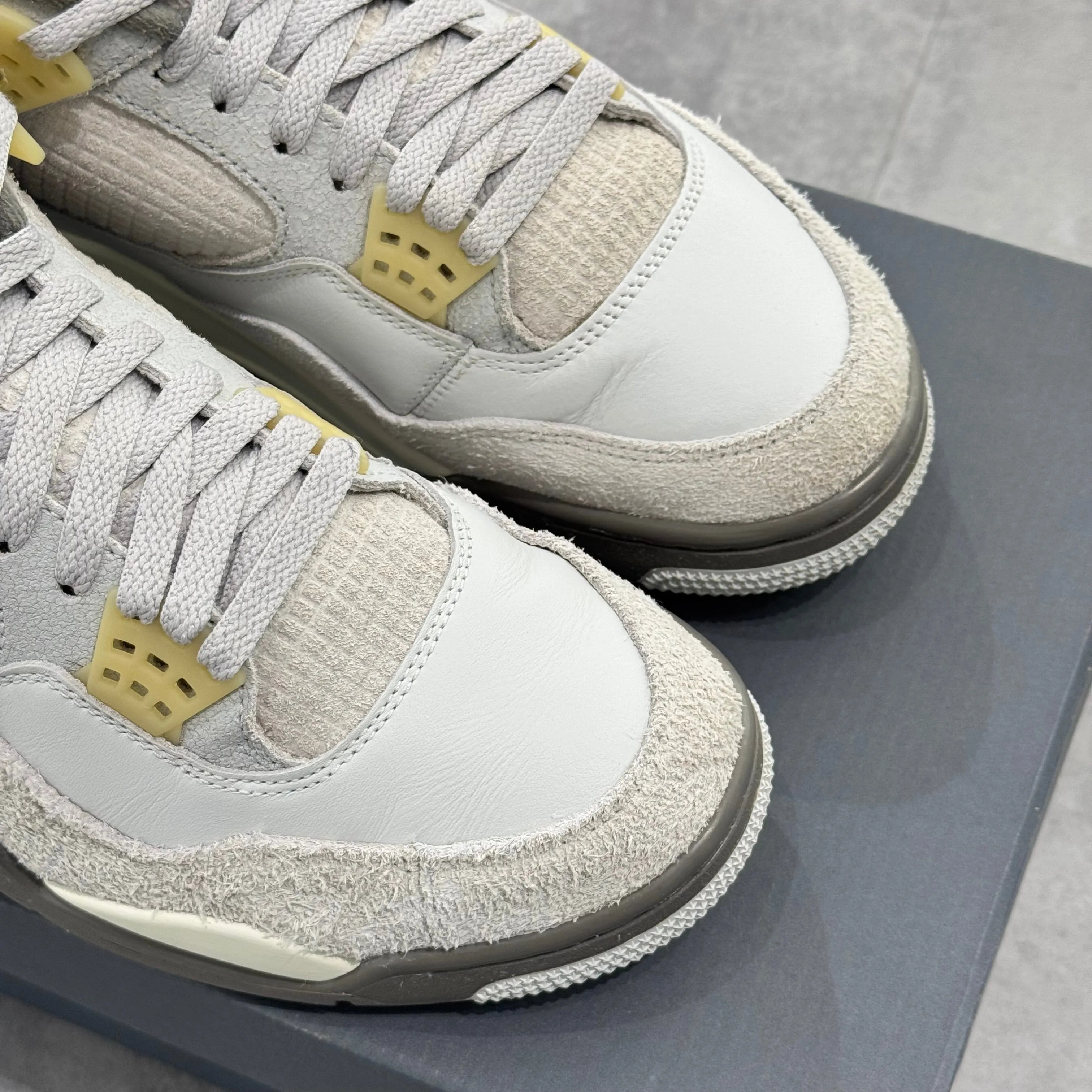 Air Jordan 4 SE Craft Photon Dust (44) - Usado