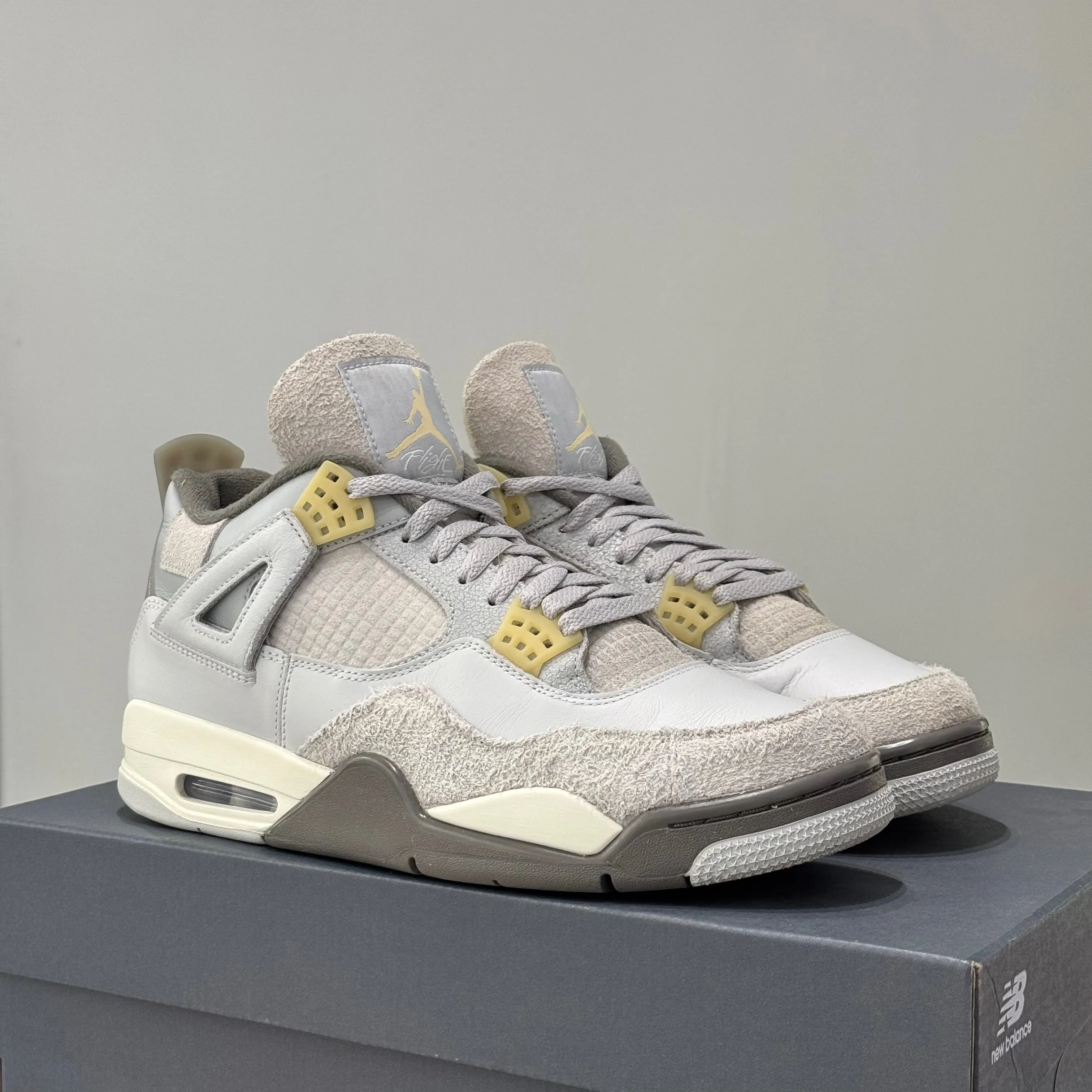 Air Jordan 4 SE Craft Photon Dust (44) - Usado