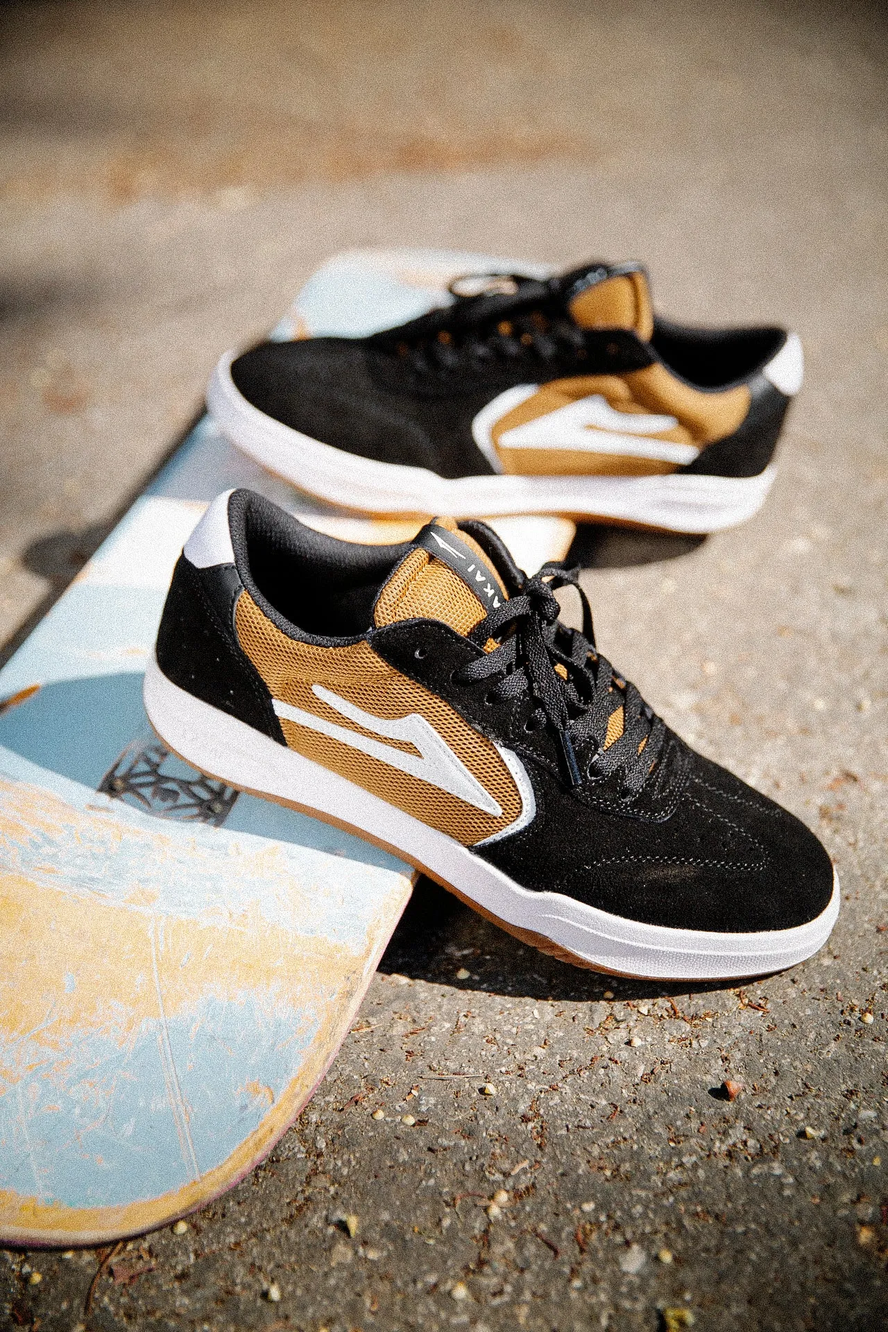 Atlantic - Black/Walnut Suede
