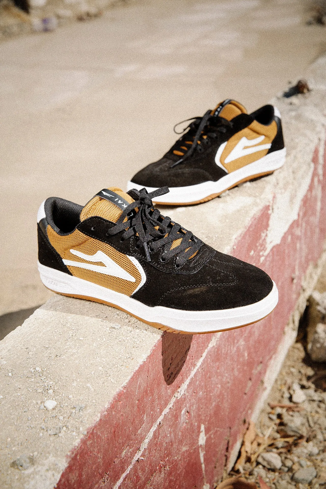 Atlantic - Black/Walnut Suede