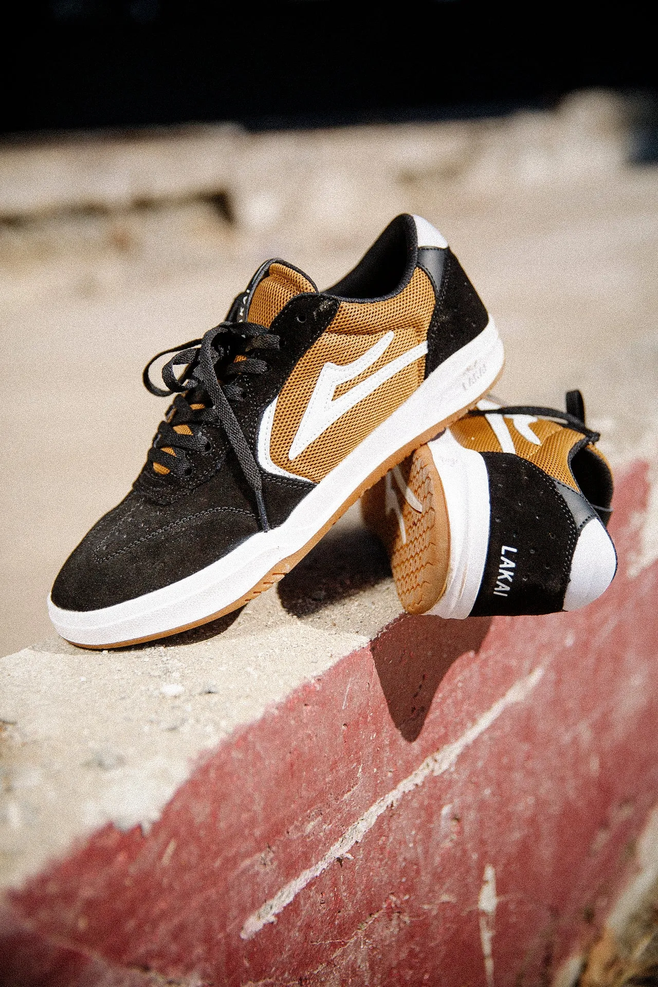 Atlantic - Black/Walnut Suede