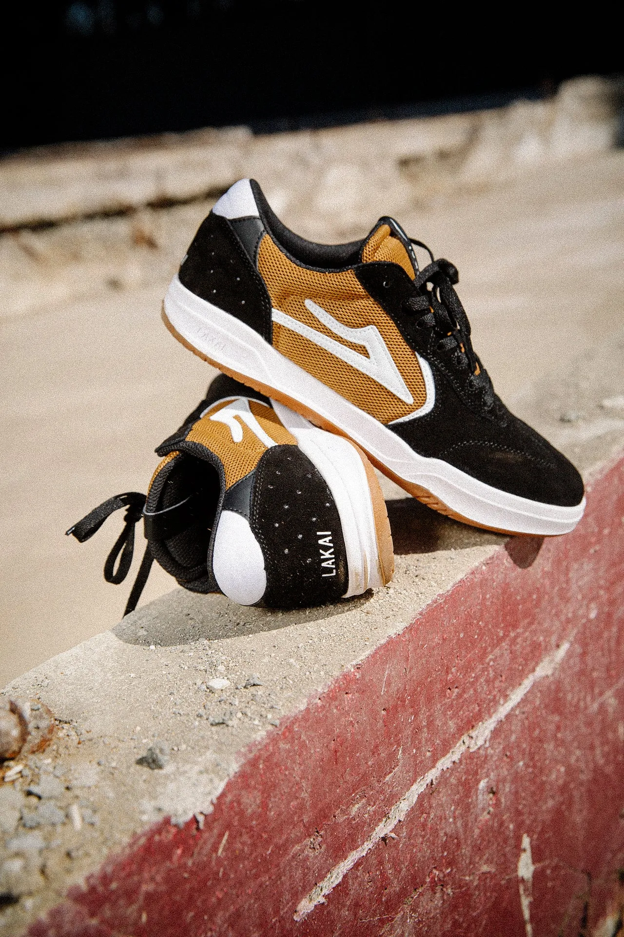Atlantic - Black/Walnut Suede