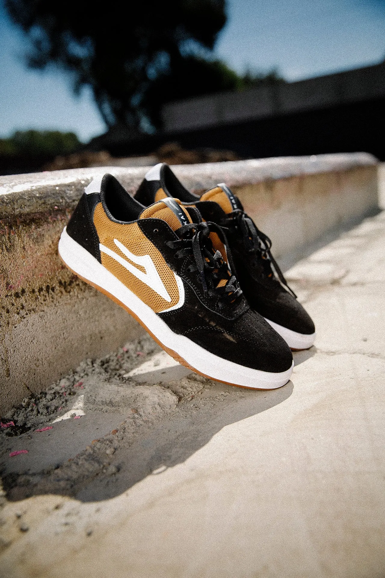 Atlantic - Black/Walnut Suede