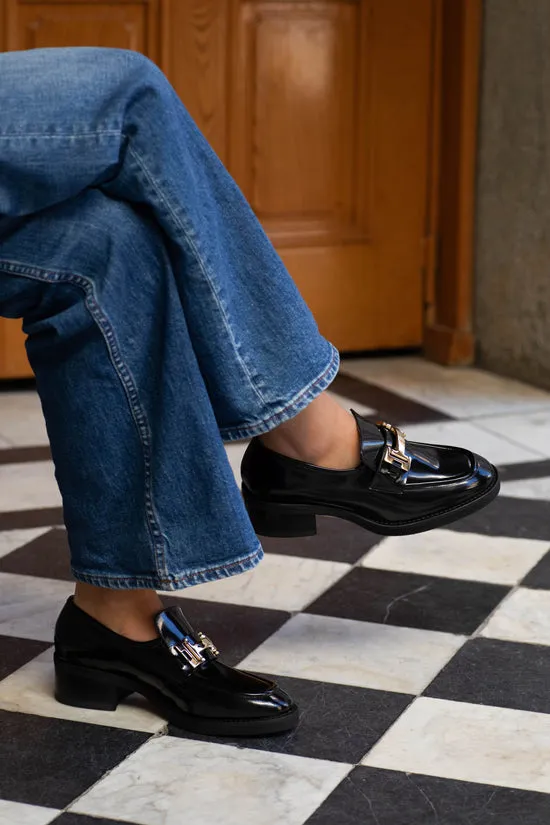 Black patent leather 40 mm loafers