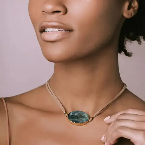 CONVERTIBLE SUEDE STONE WRAP WITH MAGNETIC CLASP
