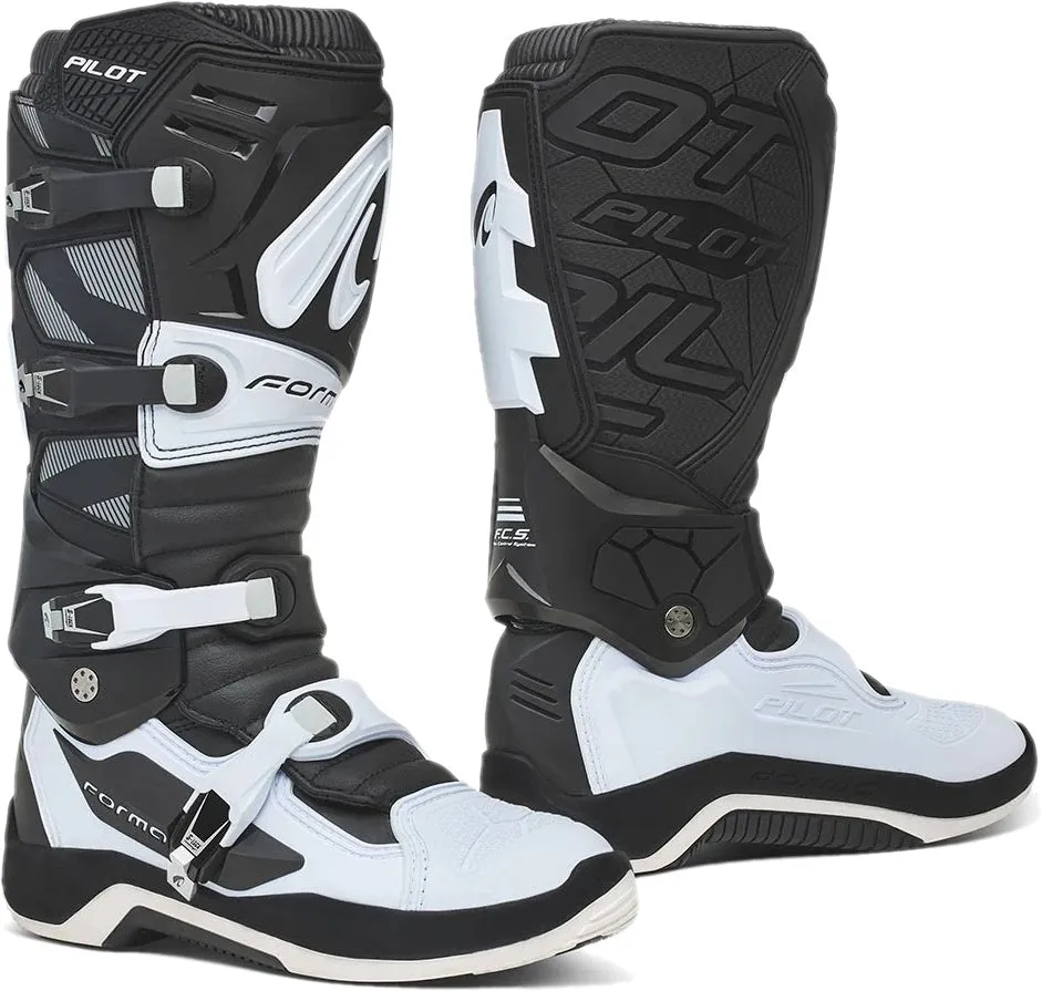 Forma Pilot Boots