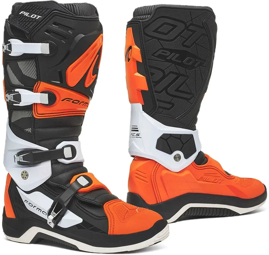 Forma Pilot Boots