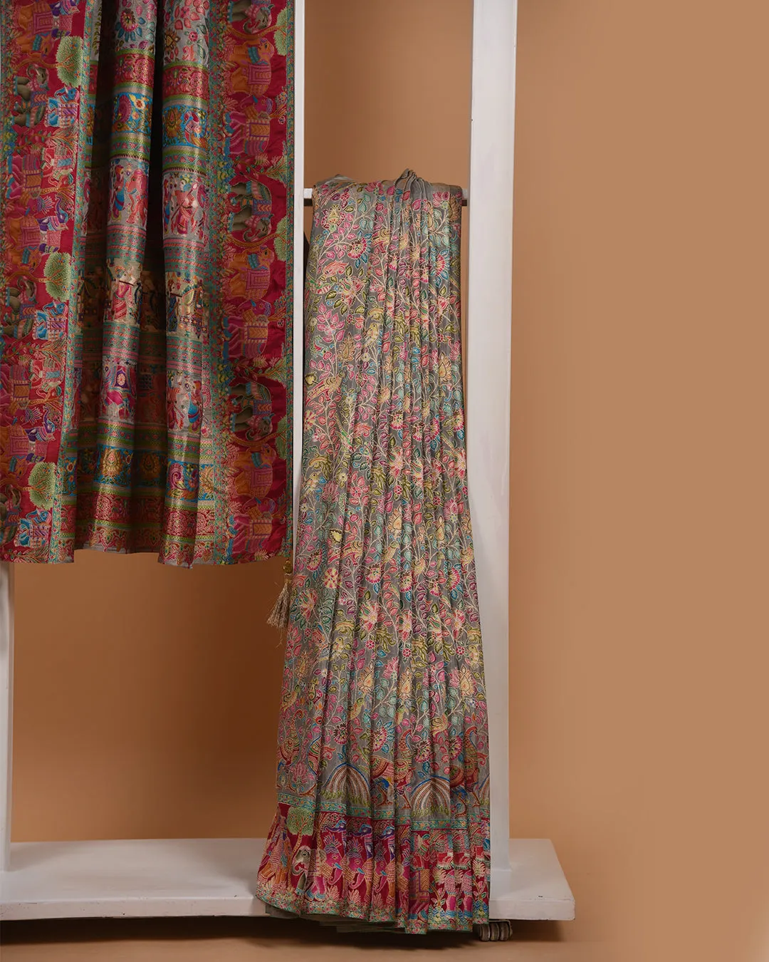 Gray Silk Viscose Jamdani Woven Saree With Silk Woven Blouse