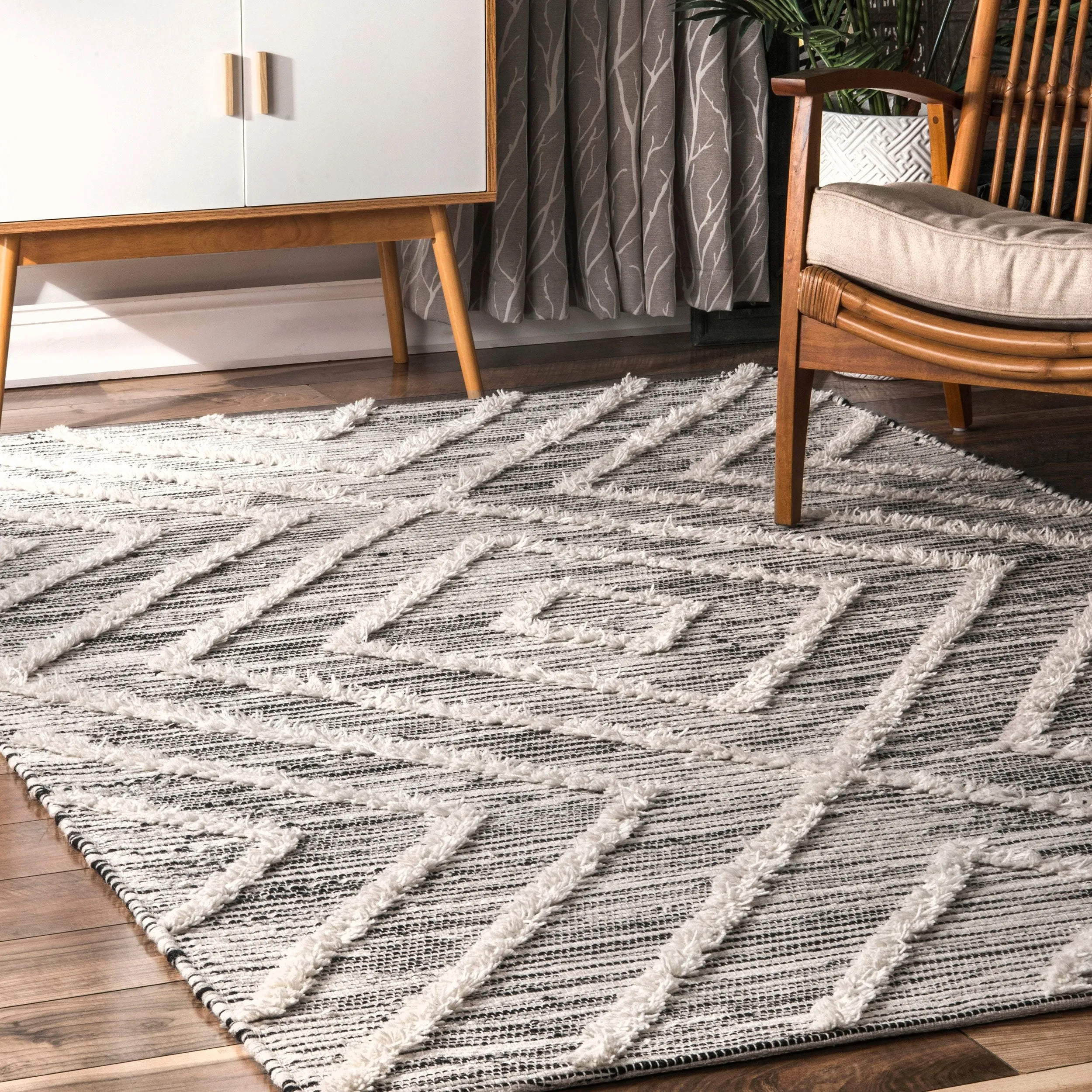 HAND WOVEN DIAMOND JENNA