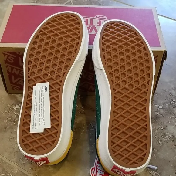 NEW!! Vans Old Skool Yacht Club - sz 2.5