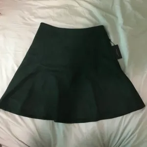 NEW WITH TAG Tommy Hilfiger green faux suede skirt