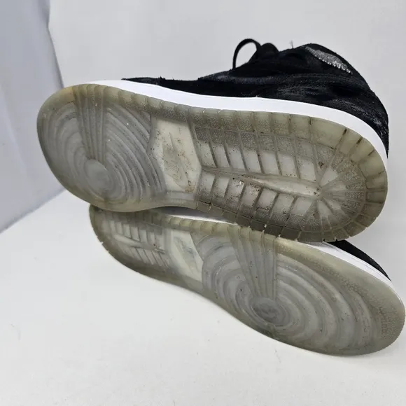 Nike Air‎ Jordan 1 Retro High Heiress Black Suede GS 832596-001 Size 7Y No Box.