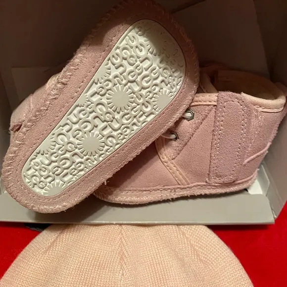 UGG BABY NEUMEL &amp; Beanie