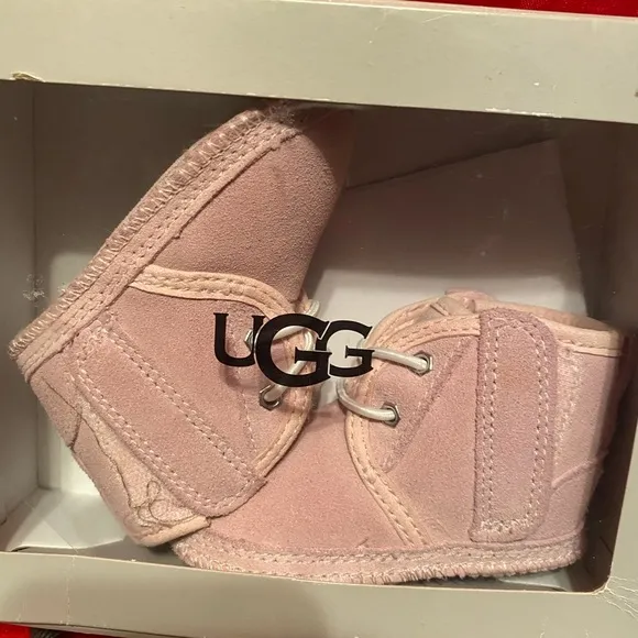 UGG BABY NEUMEL &amp; Beanie